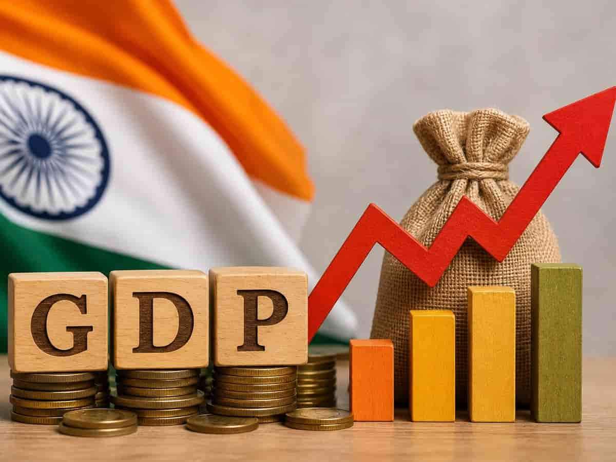 इंडियन इकोनॉमी को लेकर Fitch का बड़ा अपडेट: FY27 में 6.4% GDP ग्रोथ का अनुमान, 'BBB-' रेटिंग पर स्टेबल आउटलुक बरकरार