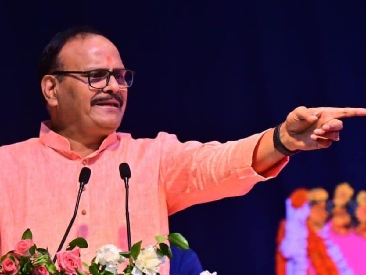 'बच्चों एक बात याद रखना, टेंशन लेने का नहीं देने का, लेकिन प्रोफेसर्स को...', जेन-जी के ब्रेकअप, रातभर रील देखने और डिप्रेशन पर कानपुर में बोले डिप्टी CM ब्रजेश पाठक