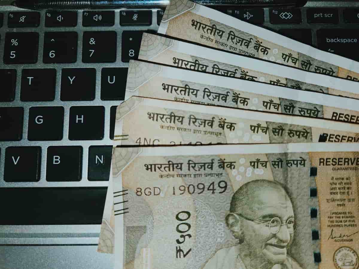 फिक्स्ड डिपॉजिट पर 7.50% तक बंपर ब्याज! DCB, बंधन और इंडसइंड बैंक दे रहे हैं सीनियर और आम नागरिकों को तगड़ा रिटर्न; जानिए 1 से 3 साल की FD पर कहां बनेगा सबसे ज्यादा पैसा