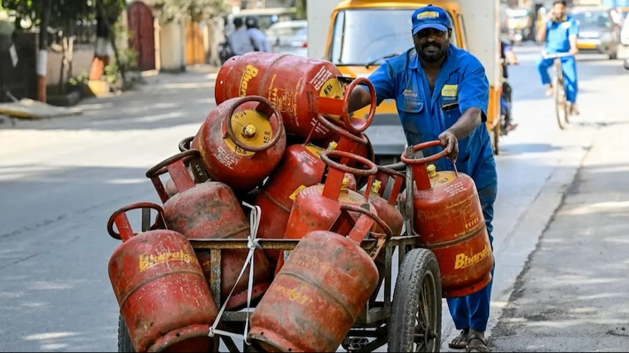 LPG उपभोक्ताओं को बड़ी राहत: रसोई गैस केवाईसी (KYC) कराने की अंतिम तारीख 23 अगस्त तक बढ़ी, जानिए पूरी प्रक्रिया