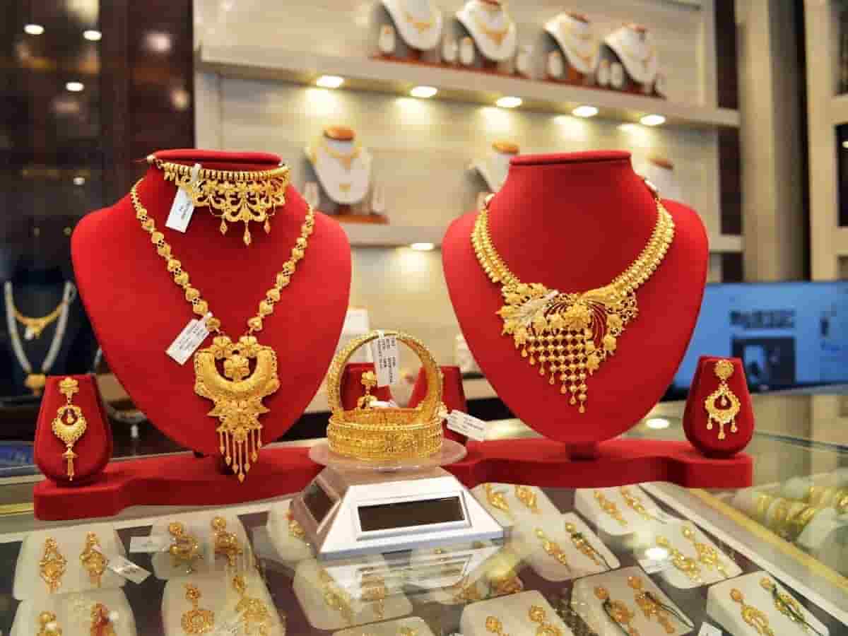 सोने की कीमतों में तूफानी तेजी: अगस्त में ही ₹11,000 प्रति 10 ग्राम उछले दाम, ग्लोबल मार्केट में $4,500 के पार; जानें क्या आगे भी जारी रहेगी यह रिकॉर्ड रैली