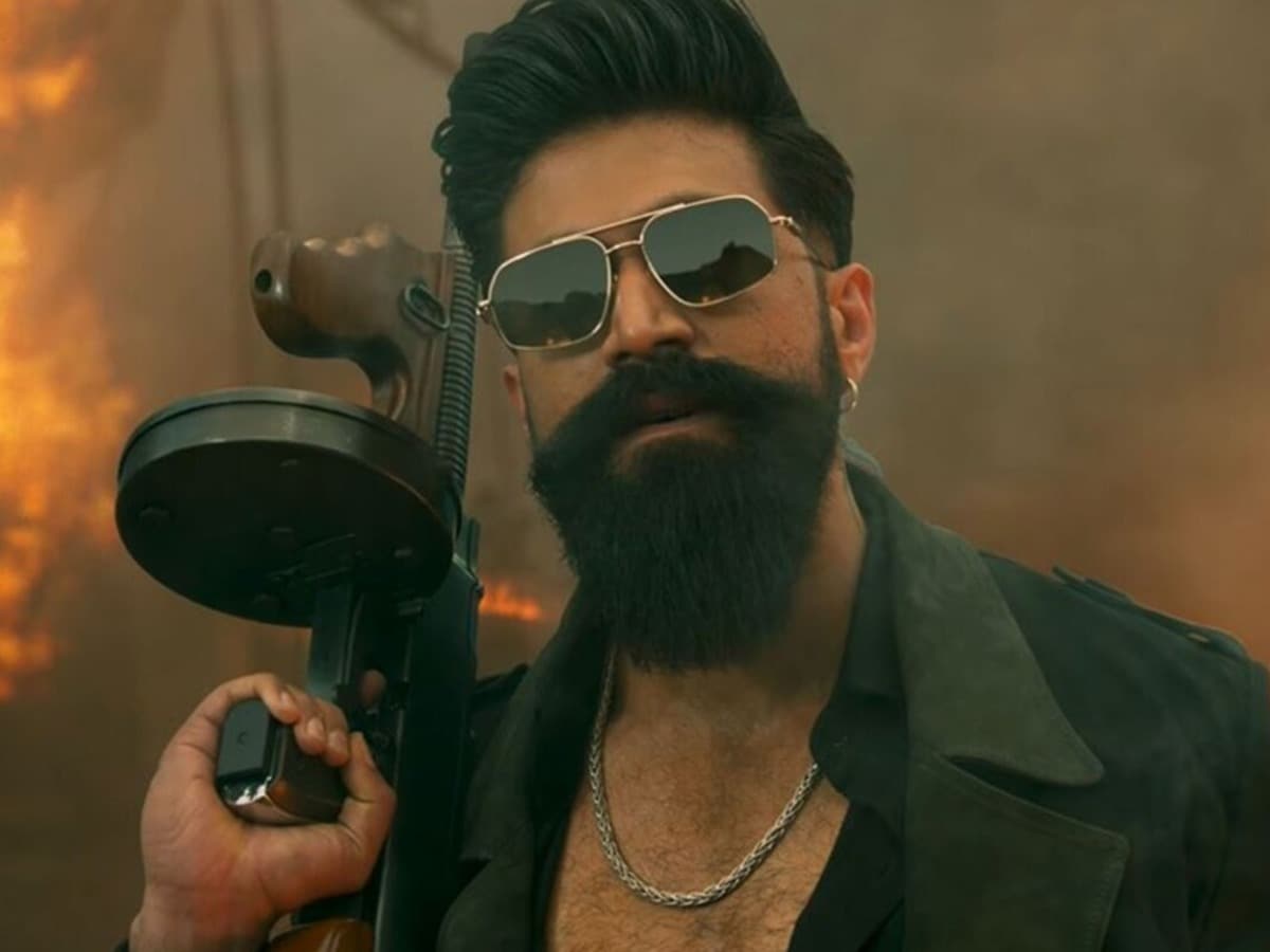 Yash Toxic CBFC: यश की 'टॉक्सिक' को सेंसर बोर्ड ने बिना किसी कट के किया पास, भड़के लोग बोले- 'धुरंधर' से क्या दुश्मनी थी?