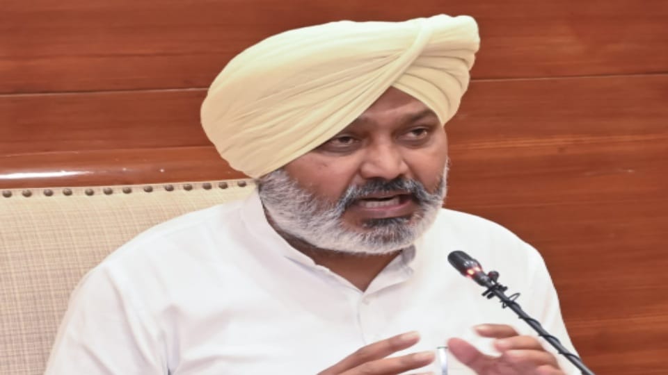 Punjab Transport Reforms: अब ऑनलाइन मिलेंगे ऑल इंडिया टूरिस्ट परमिट; परिवहन पोर्टल से घर बैठे करें आवेदन, मंत्री हरपाल चीमा का बड़ा ऐलान