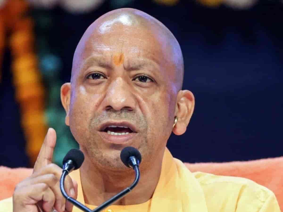त्योहारी सीजन से पहले चीनी की कालाबाजारी पर सीएम योगी का बड़ा हंटर: 400 टन से ज्यादा स्टॉक पर लगेगा एस्मा, सभी डीएम को गोदामों पर छापेमारी के सख्त निर्देश