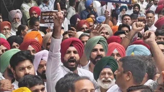 चंडीगढ़ में महंगाई के खिलाफ सड़कों पर उतरेगी पंजाब कांग्रेस: राजा वड़िंग के नेतृत्व में जोरदार प्रदर्शन
