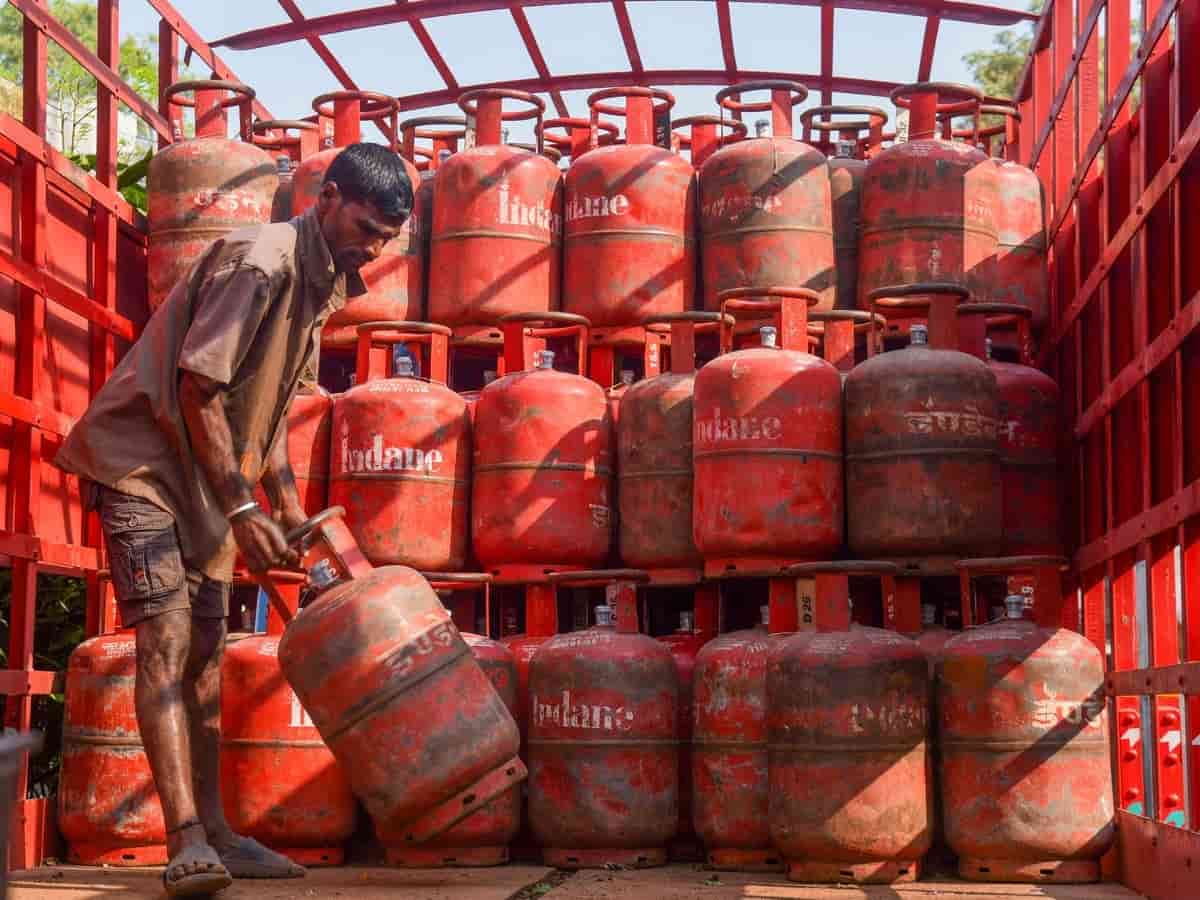 'हॉर्मुज संकट में नहीं रुकेगा रसोई का चूल्हा!' इंडियन ऑयल ने 30% बढ़ाया घरेलू LPG उत्पादन, 100% से अधिक क्षमता पर दौड़ाईं रिफाइनरियां