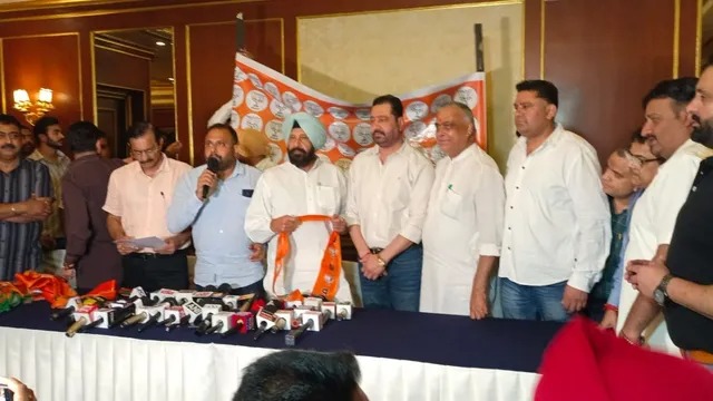 पंजाब में विधानसभा चुनाव से पहले जालंधर नॉर्थ में बड़ा सियासी उलटफेर: 'आप' के पूर्व हलका इंचार्ज दिनेश ढल्ल और पार्षद अमित ढल्ल समर्थकों संग भाजपा में शामिल