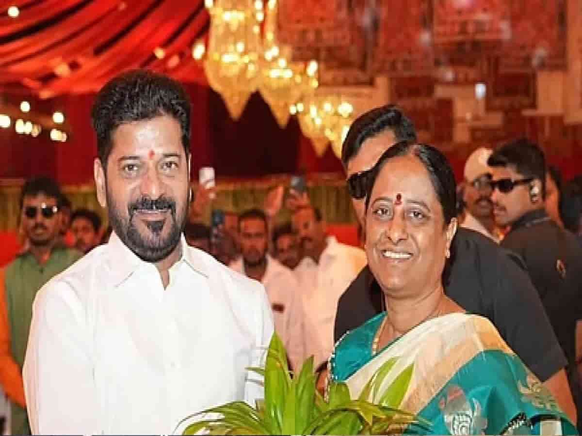 टी ने सीएम रेवंत रेड्डी पर दागे तीखे सियासी बाण, तो मंत्री मां कोंडा सुरेखा की कैबिनेट से हो गई छुट्टी