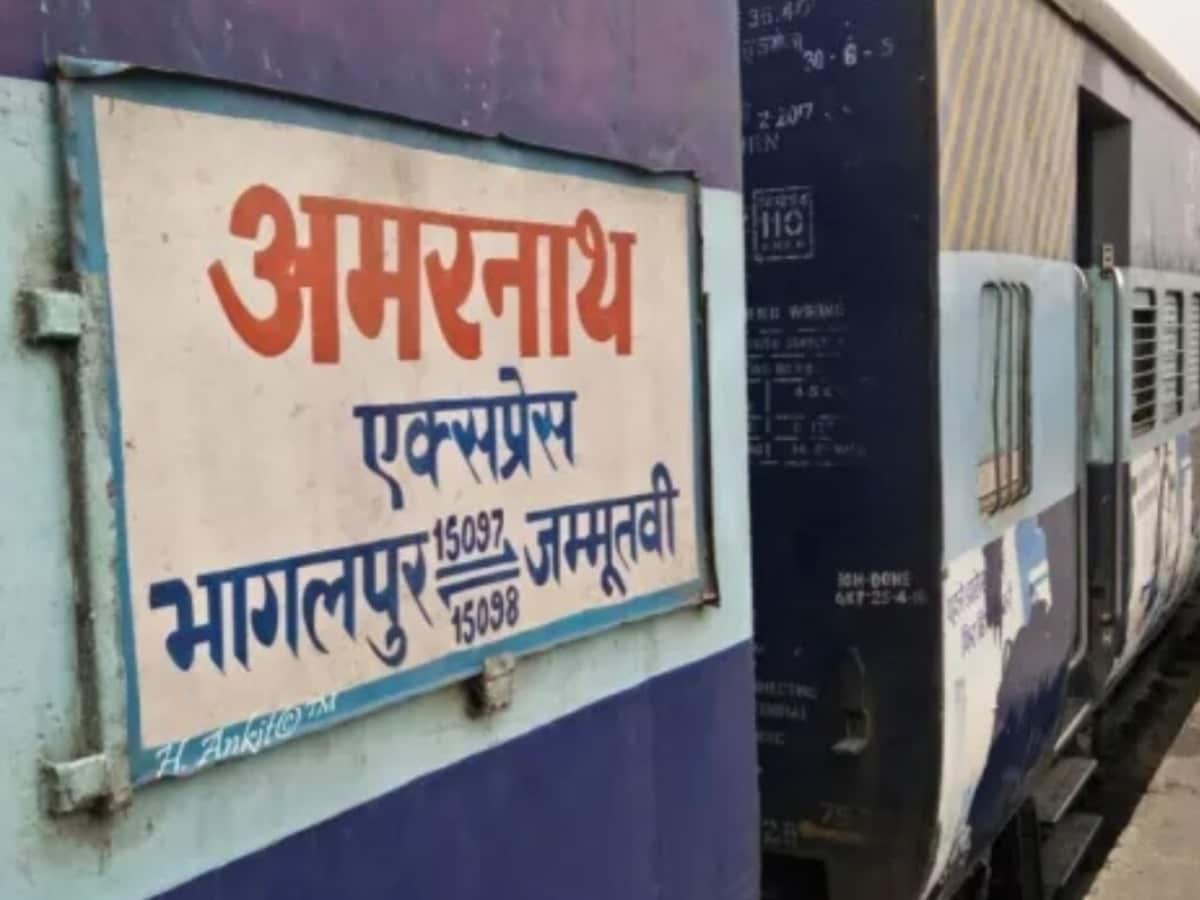 अमरनाथ एक्सप्रेस में सांप की सूचना से हड़कंप: आधे घंटे खड़ी रही ट्रेन, सहमे रहे यात्री; रेस्क्यू के बाद रवाना