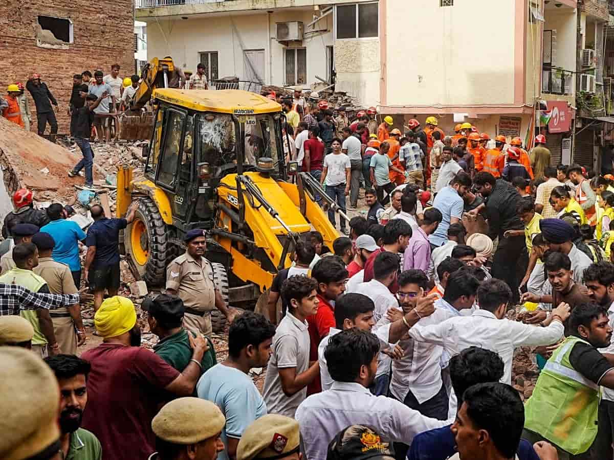 क्या दिल्ली में जो बिल्डिंग गिरी, वो डीयू का हॉस्टल है? वायरल दावे का सच, जानिए फैक्ट चेक में क्या निकला