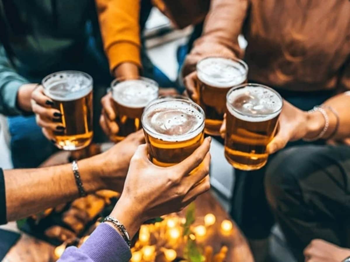 गणेश पूजा में 10 दिन शराब की बिक्री पर रोक लगाने की मांग से भड़का HC; जज बोले- '10 दिन नहीं मिलेगी तो लोग बीमार पड़ जाएंगे'