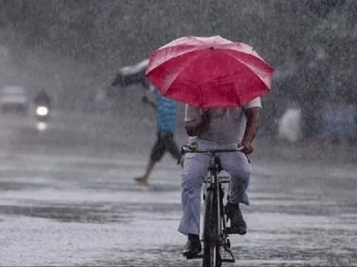 यूपी में आज भी भारी बारिश का अलर्ट: 25 से अधिक जिलों में बाढ़ का तांडव, गंगा-यमुना उफान पर