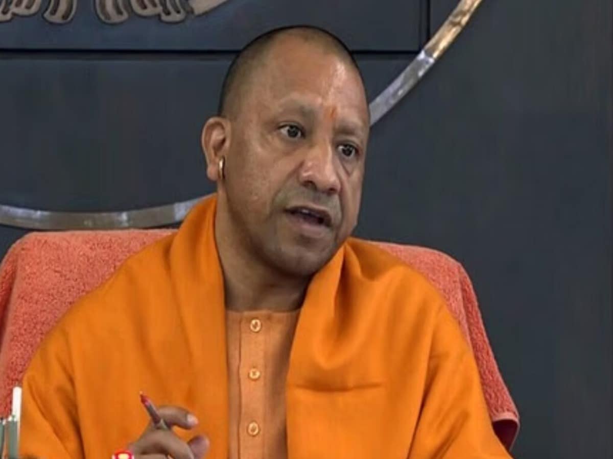 14 IAS और 34 PCS अफसरों के तबादले, 3 जिलों के CDO बदले, काशी विश्वनाथ मंदिर के CEO भी हटाए गए