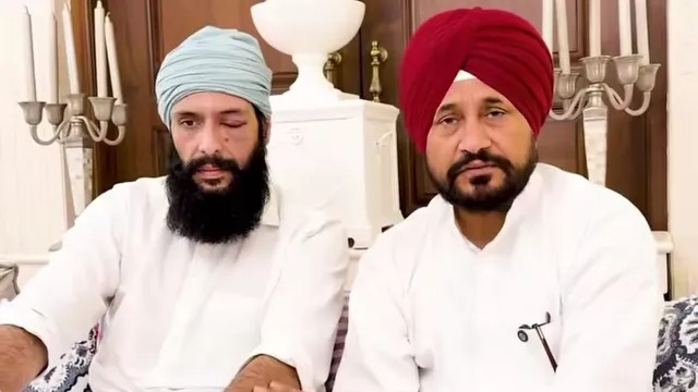 वाटर कैनन से घायल नेताओं का हाल जानने पहुंचे चरणजीत चन्नी और सुखजिंदर रंधावा, पुलिस कार्रवाई पर भड़के
