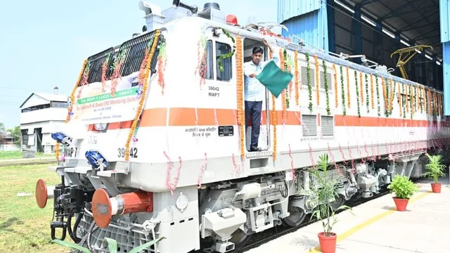 अब टलेंगे रेल हादसे! पटियाला में दौड़ा देश का पहला AI पावर्ड रेल इंजन, पलक झपकते पकड़ेगा OHE और ट्रैक की खराबी