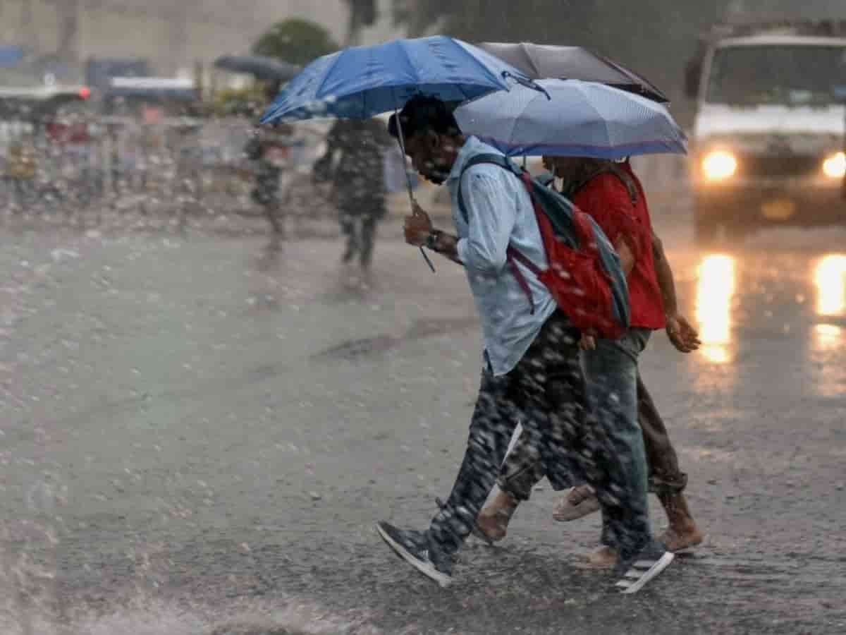 UP Weather: उमस भरी गर्मी के बीच फिर छाएंगे बादल, 25-26 सितंबर को पूर्वांचल और बुंदेलखंड में भारी बारिश के आसार
