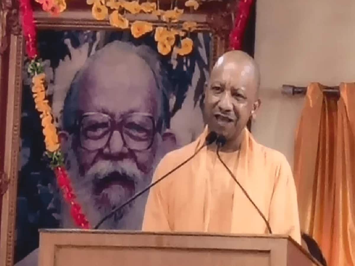 'सनातन की एकता में ही समाज की सुरक्षा, बंटेंगे तो दुर्गति होगी': गोरखपुर में सीएम योगी का बड़ा बयान