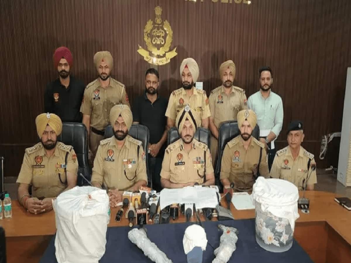 अमृतसर में अंतरराष्ट्रीय नशा तस्करी का बड़ा खुलासा, अमरूद के बाग को बनाया गया था हथियारों और हेरोइन का अड्डा