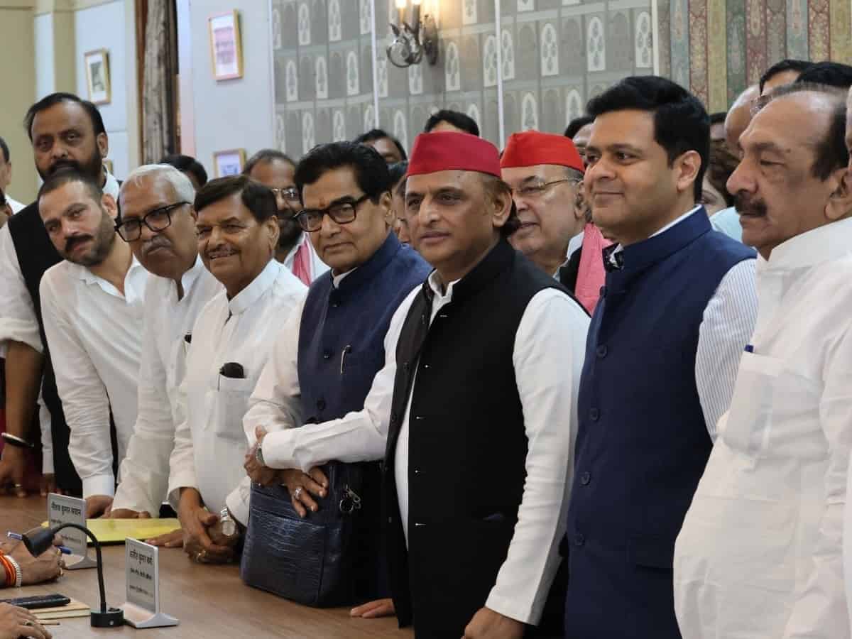 अखिलेश यादव की मौजूदगी में प्रो. रामगोपाल और धनराज नथवानी ने किया नामांकन, तीसरे प्रत्याशी पर भी सस्पेंस बरकरार