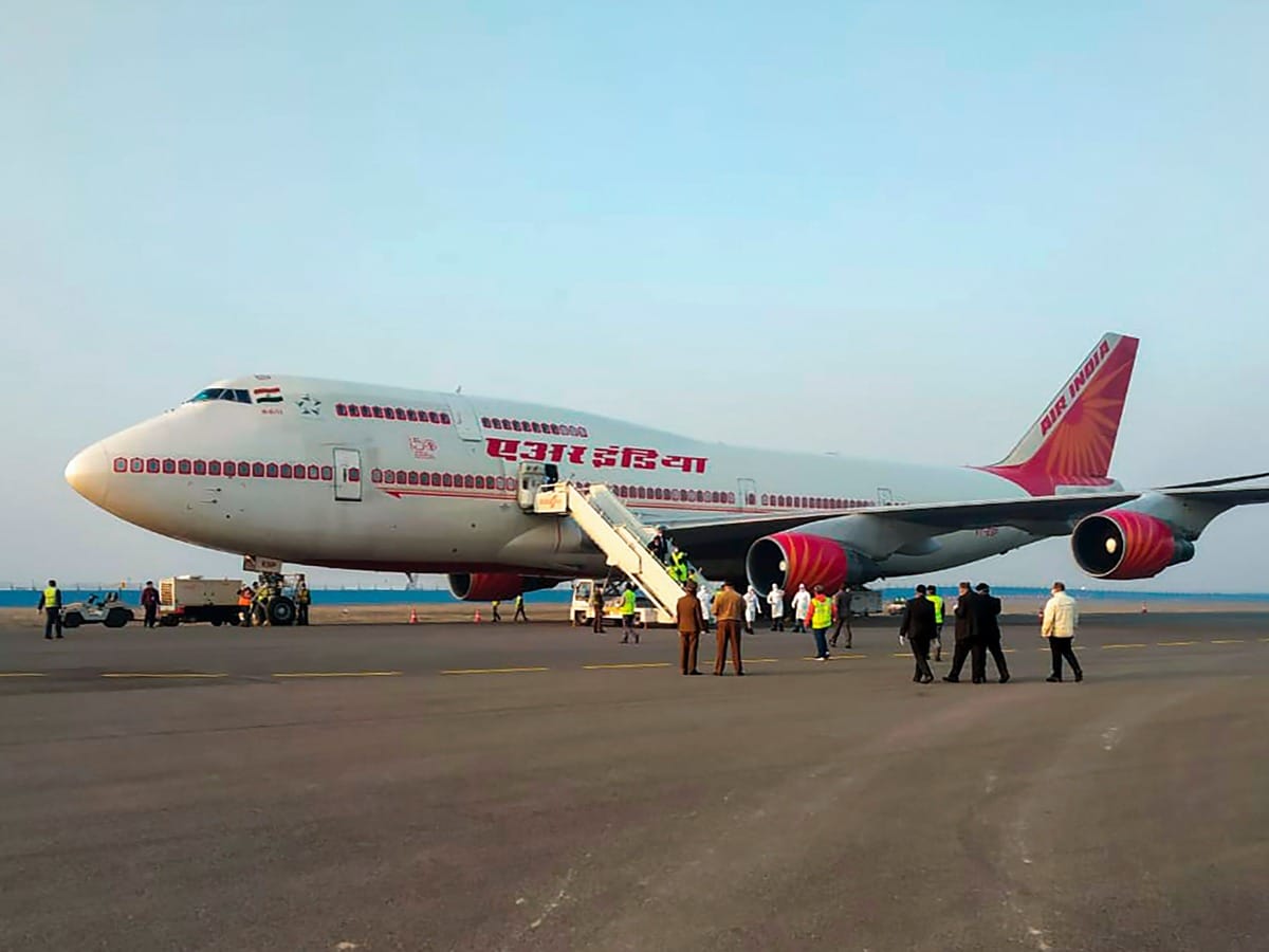 त्योहारी सीजन से पहले हवाई यात्रियों को बड़ा झटका: Air India और AI Express ने बढ़ाया फ्यूल सरचार्ज