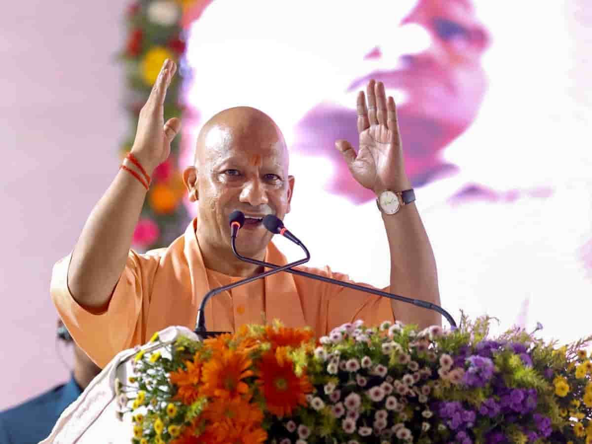 यूपी के ग्राम प्रहरियों को मुख्यमंत्री योगी की डबल सौगात: मानदेय में बढ़ोतरी के साथ मिलेगा ₹5 लाख तक का कैशलेस इलाज