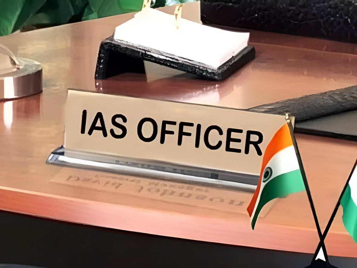7 IAS अफसरों के तबादले, आगरा और आजमगढ़ को मिले नए CDO, धीरेंद्र सचान बने पंचायती राज निदेशक