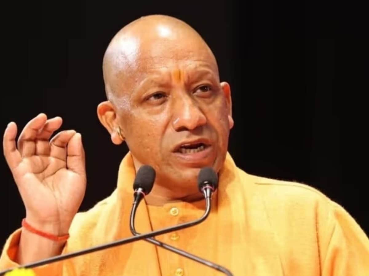 'सपा पर भरोसा मगरमच्छ से नदी पार कराने जैसा': काशी में अखिलेश पर बरसे CM योगी