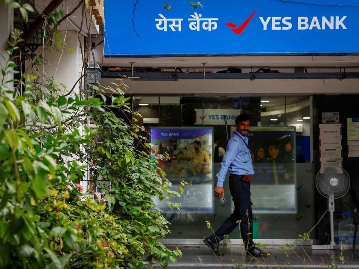 सुप्रीम कोर्ट से यस बैंक को करारा झटका: ₹8,415 करोड़ के AT-1 बॉन्ड राइट-ऑफ को रद्द करने का फैसला बरकरार