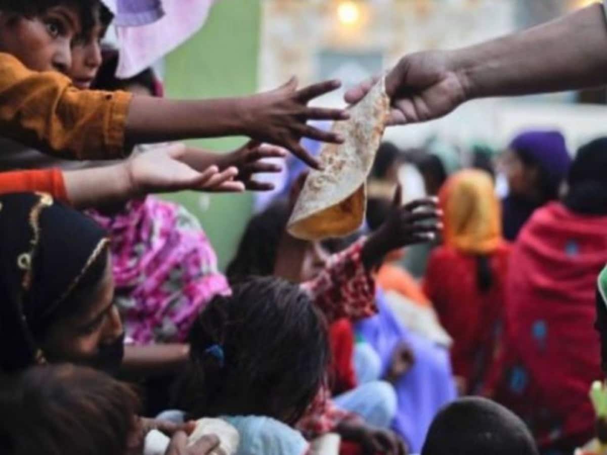 पाकिस्तान में दो वक्त की रोटी को तरसे लोग, भुखमरी की कगार पर पहुंचा एक और पड़ोसी मुल्क