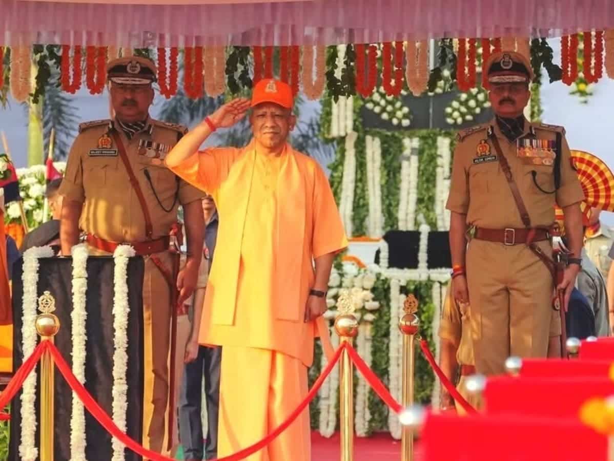 'यूपी में अपराधियों को पता है अपना अंतिम ठिकाना', पुलिस स्मृति दिवस पर सपा पर बरसे CM योगी