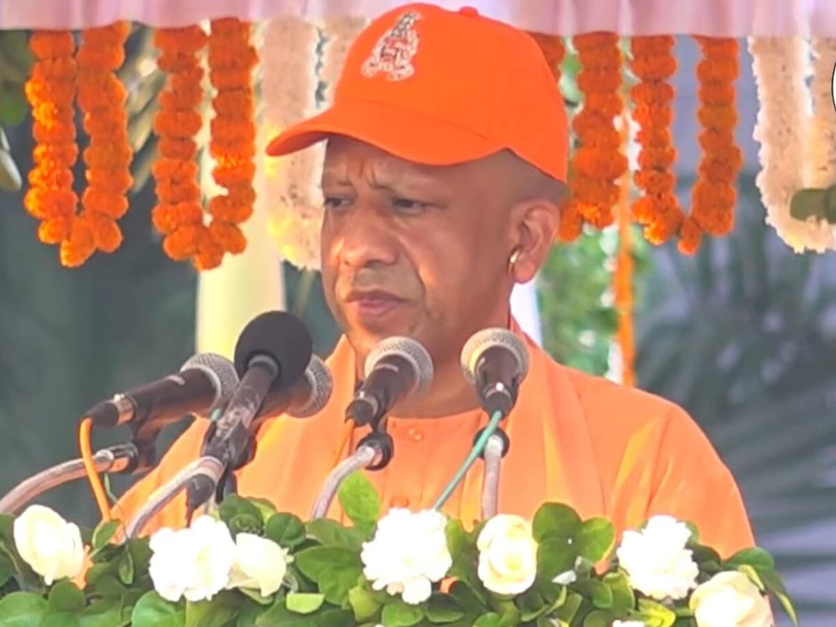पुलिस स्मृति दिवस पर CM योगी का बड़ा तोहफा: यूपी पुलिस के वर्दी, बाइक और मोबाइल भत्तों में भारी बढ़ोतरी