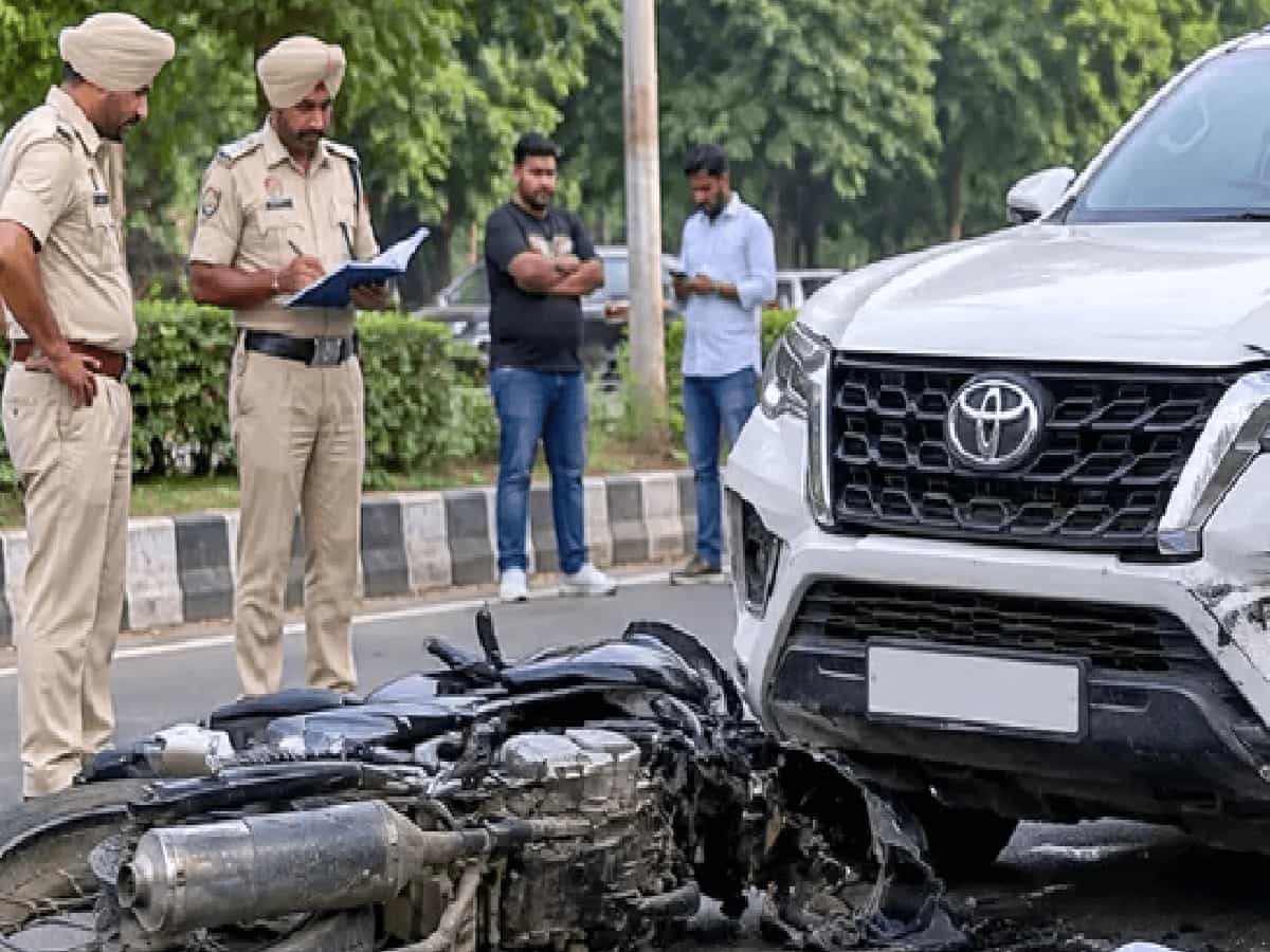 मोहाली में तेज रफ्तार फॉर्च्यूनर का खौफनाक तांडव: बाइक सवार को मारी टक्कर, 50 मीटर तक घसीटा